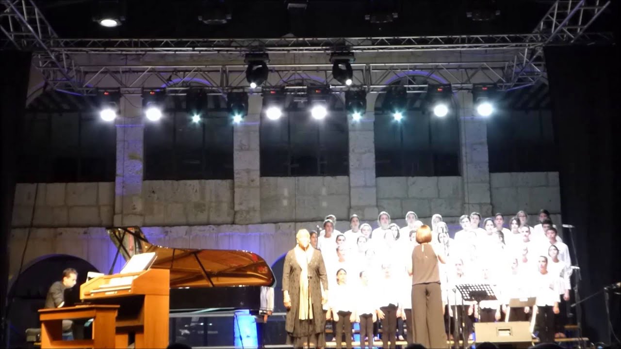 Barbara Hendricks junto a Coro Voces Blancas de Valladolid