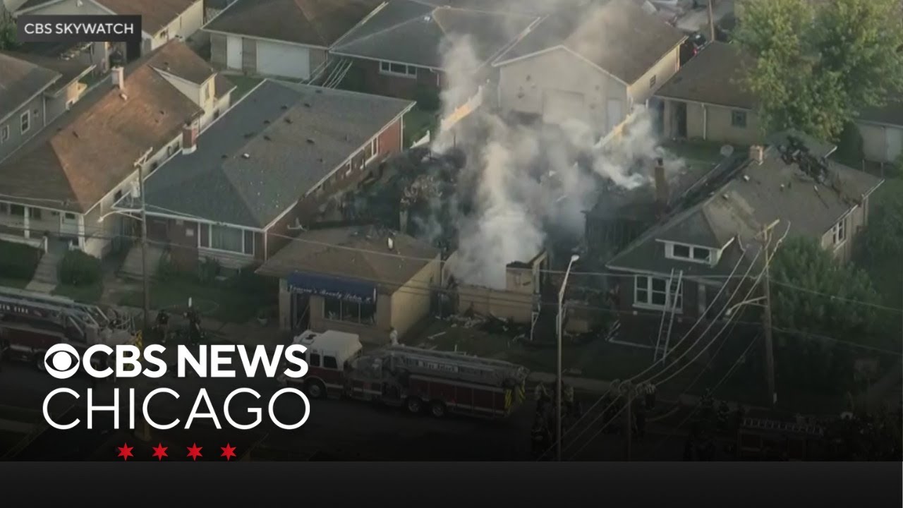 Firefighter among 2 injured in house fire that spread in Chicago suburb