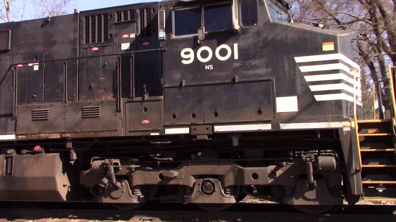 NORFOLK SOUTHERN GE D9-44CW Southbound Local Train