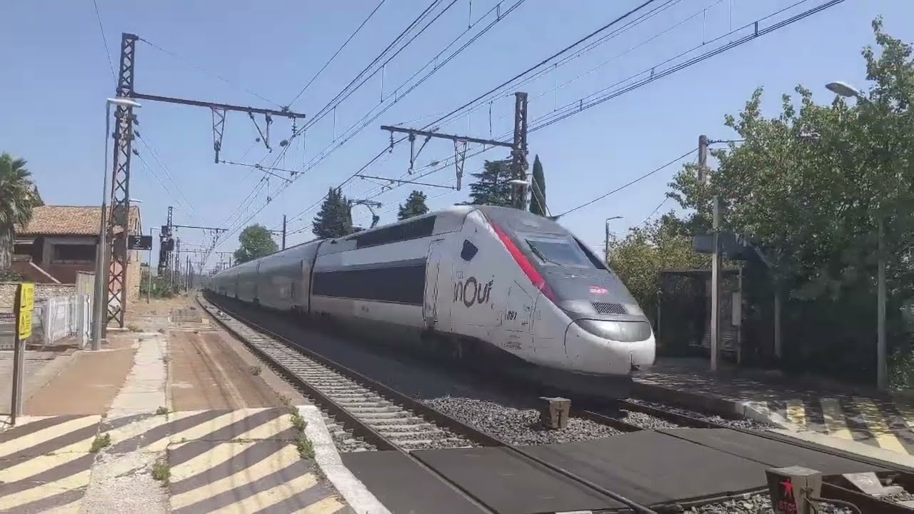 TGV Inoui + TGV bleu en gare de Saint-C&eacute;saire &agrave; N&icirc;mes