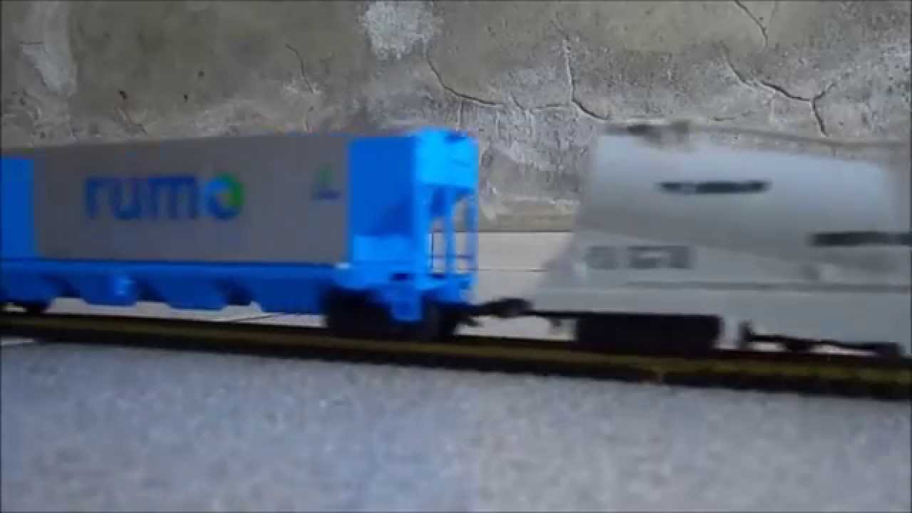 Ferreomodelismo - Trem da ALL com 2 locomotivas e 33 vag&otilde;es