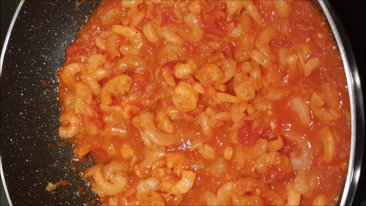 Recette aussi simple que délicieuse de crevettes sautées à la sauce tomate