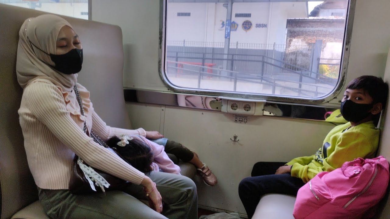 Naik Kereta Gedebage - Padalarang