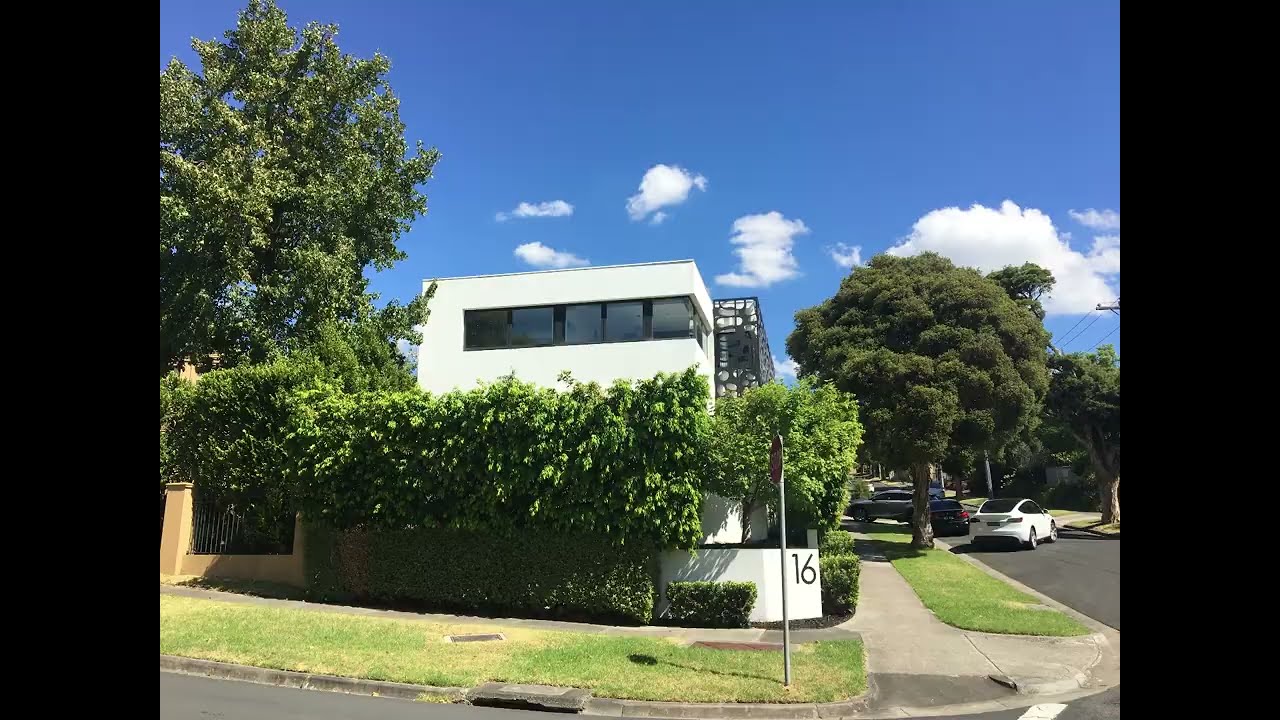 Mansion Hunt in Melbourne