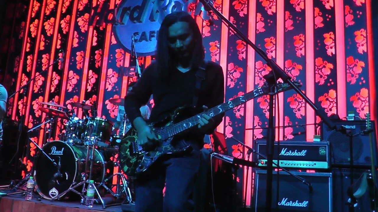 Bila Daud M menyanyikan lagu Langkah Seiringan - Exists