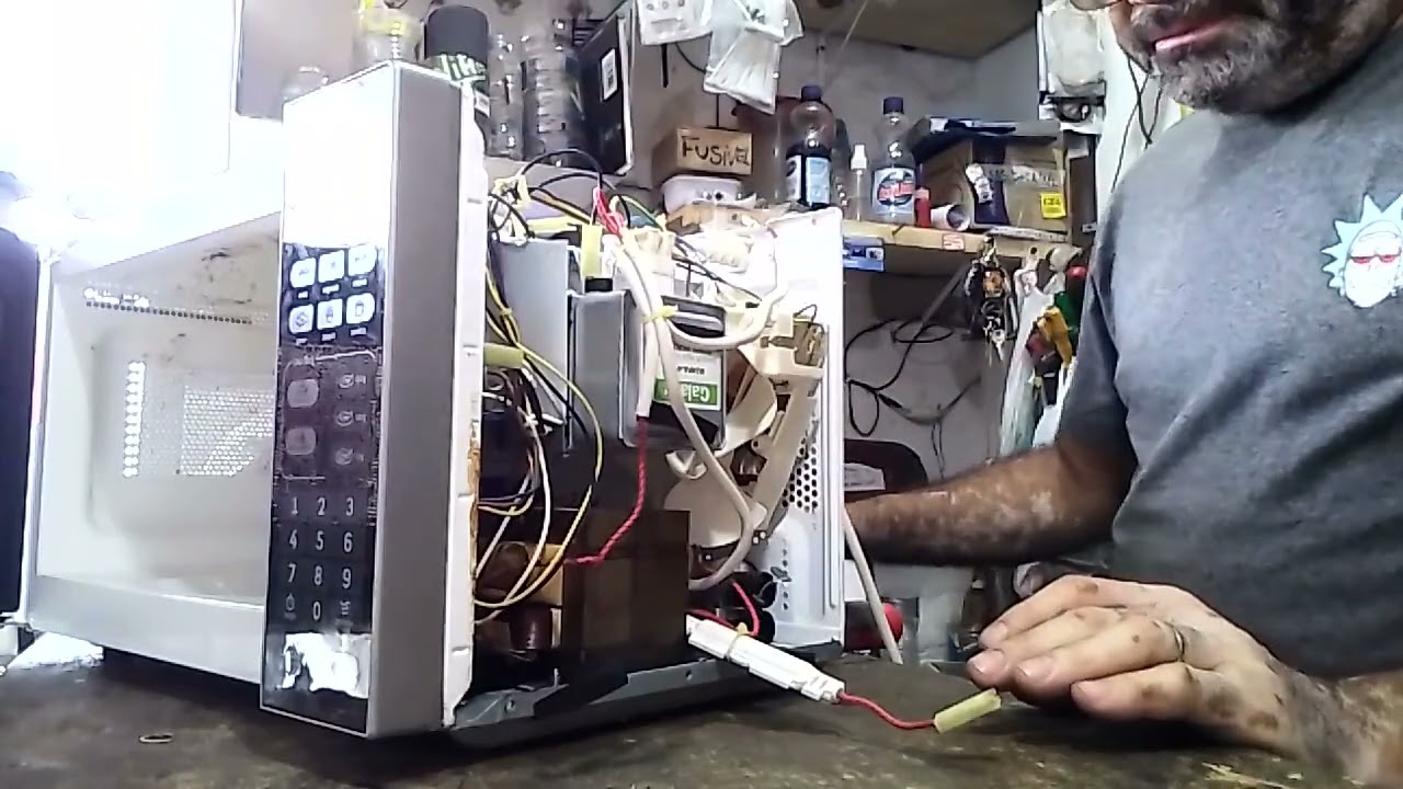 conserto de microondas rodando o prato sozinho