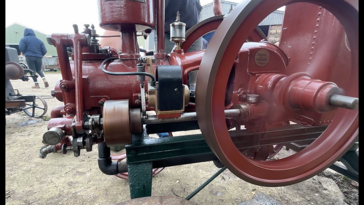 Stationary Engines in Action - Club Crank up