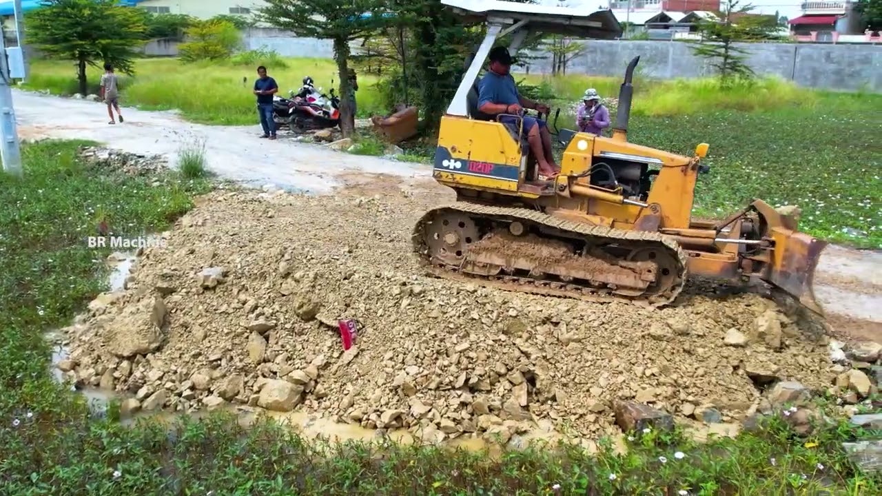 Skill Driver of bulldozer push stone