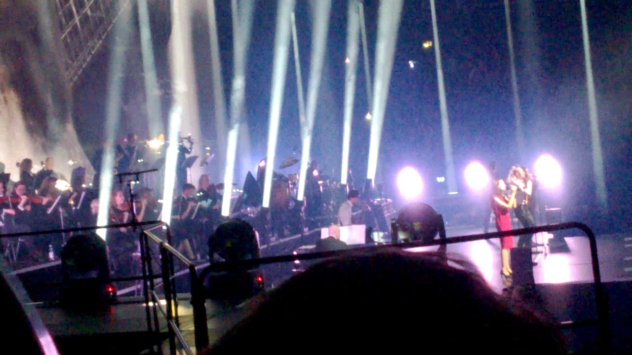 Ultra Bra. Hartwall Areena 16.12.2017. Sokeana hetken&auml;