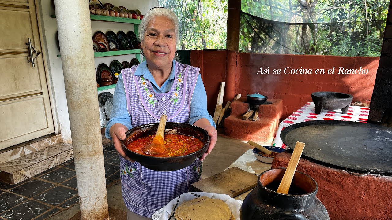 Con el chorizo que me trajo mi nieto preparé nopales en salsa roja bien sabrosos 🤤❤️