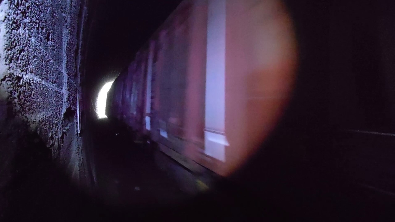 Čremošniansky tunel - prejazd nákladného vlaku s pozdravom od rušňovodiča