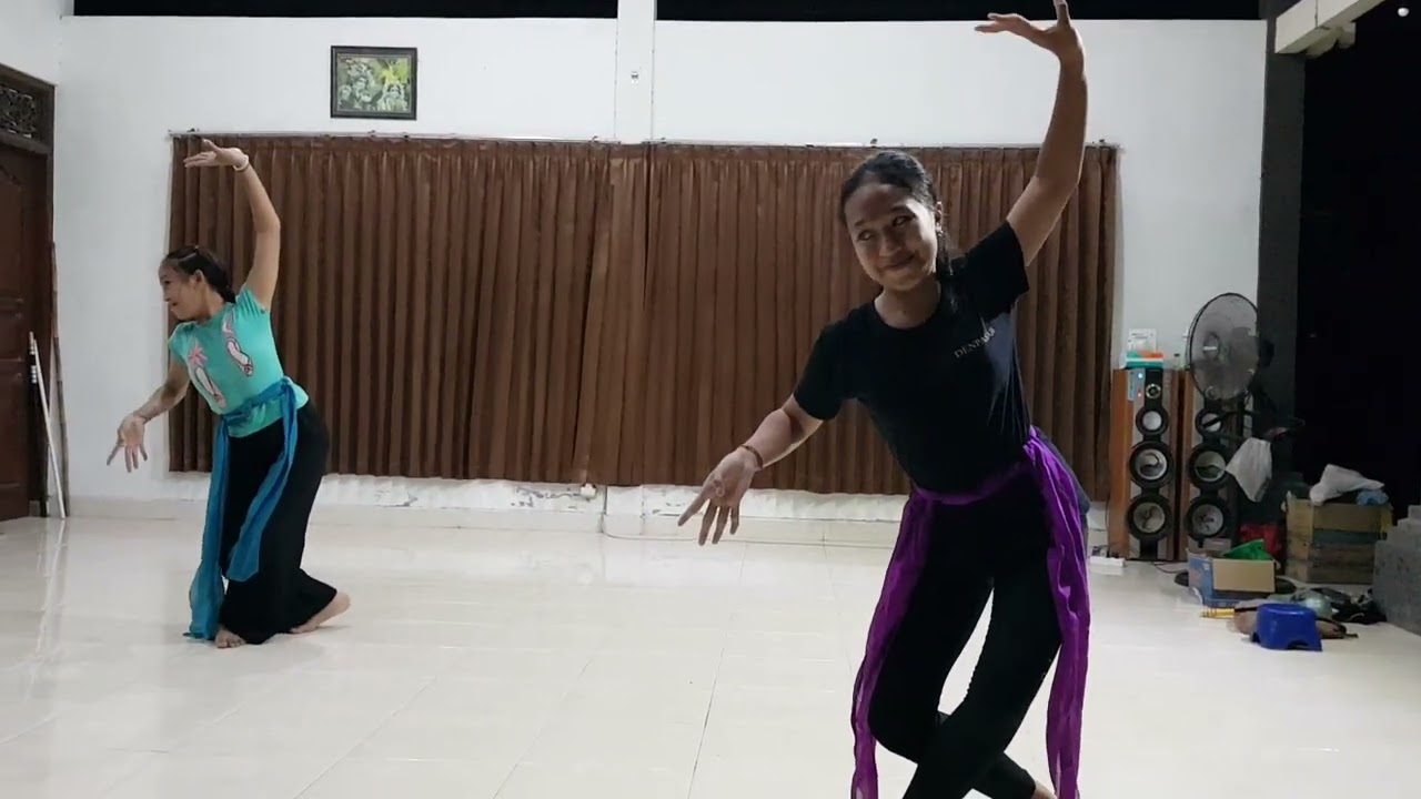 Latihan Tari Cendrawasih