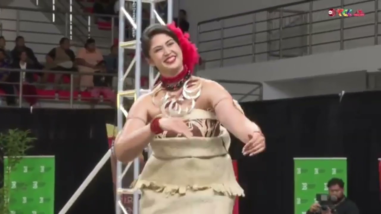 Litara Ieremia-Allan performs a stunning Samoan siva on the crowning night of Miss Heilala 2025-26.