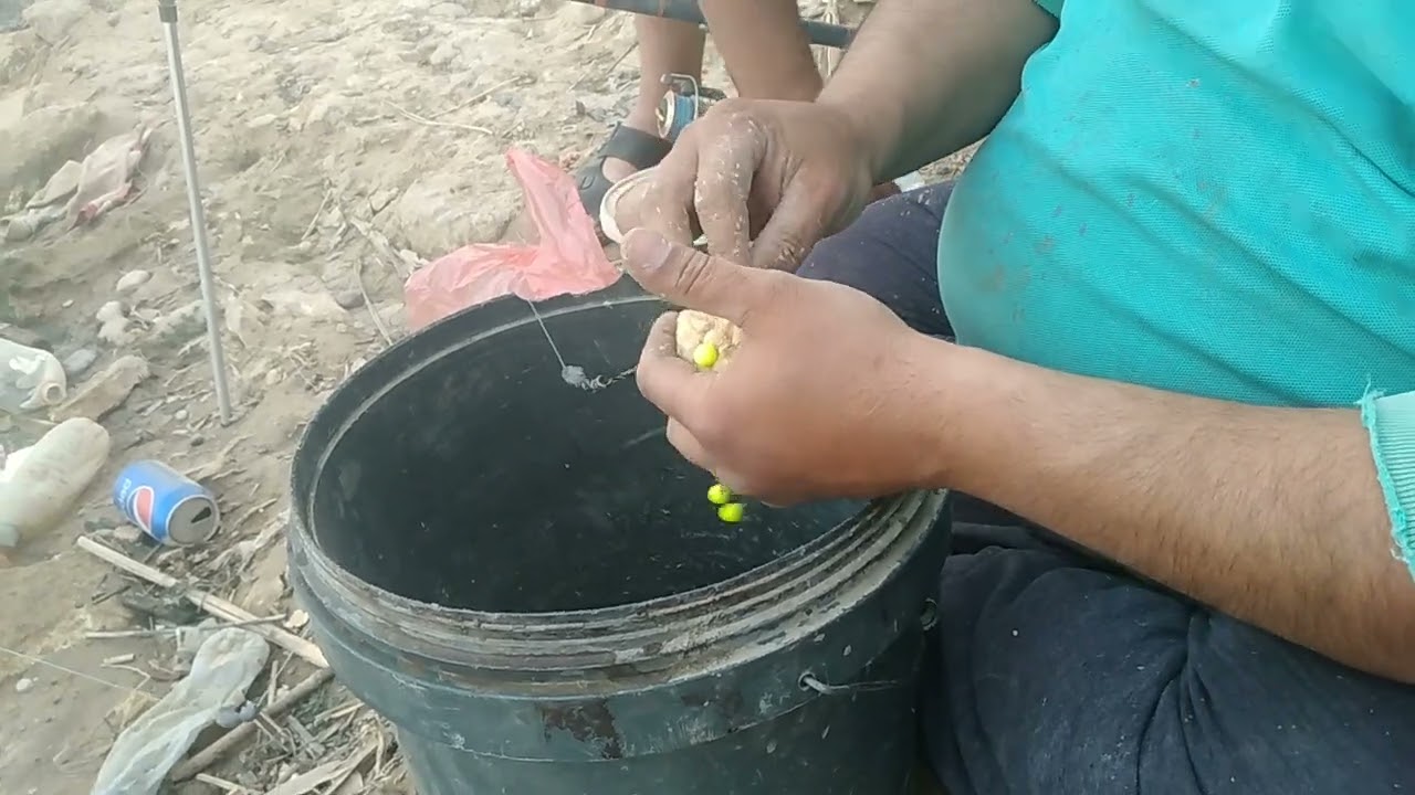 هذه طريقة وضع العلفه على الفيدر ربي يرزق الجميع