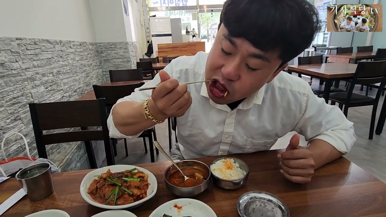 버스기사의 깔끔한 기사식당에서 돼지불백먹방 busdriver mukbang