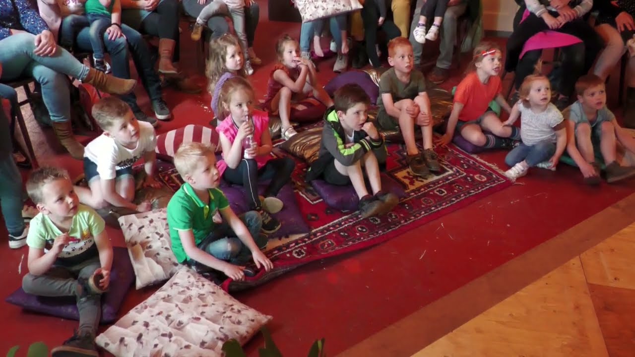 Poppenkast met Frank Peters uit Mill
