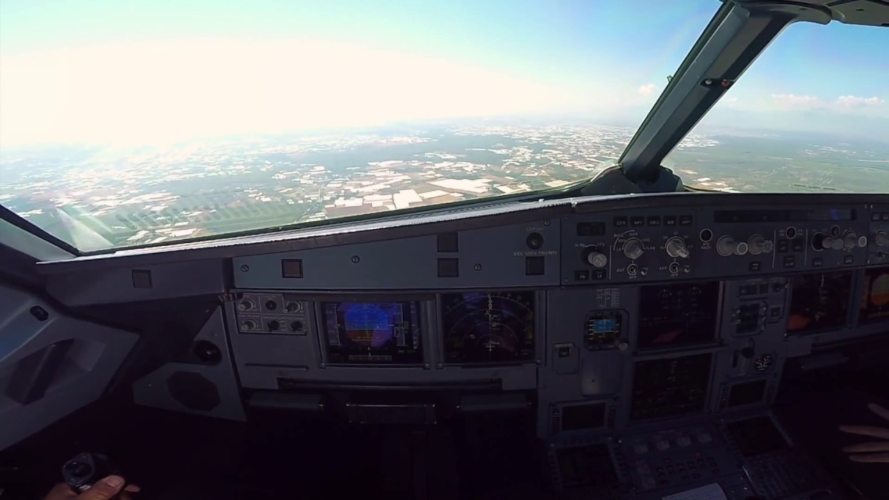 Antalya / Turkey - Cockpit-view Airbus A320 - landing runway 18L