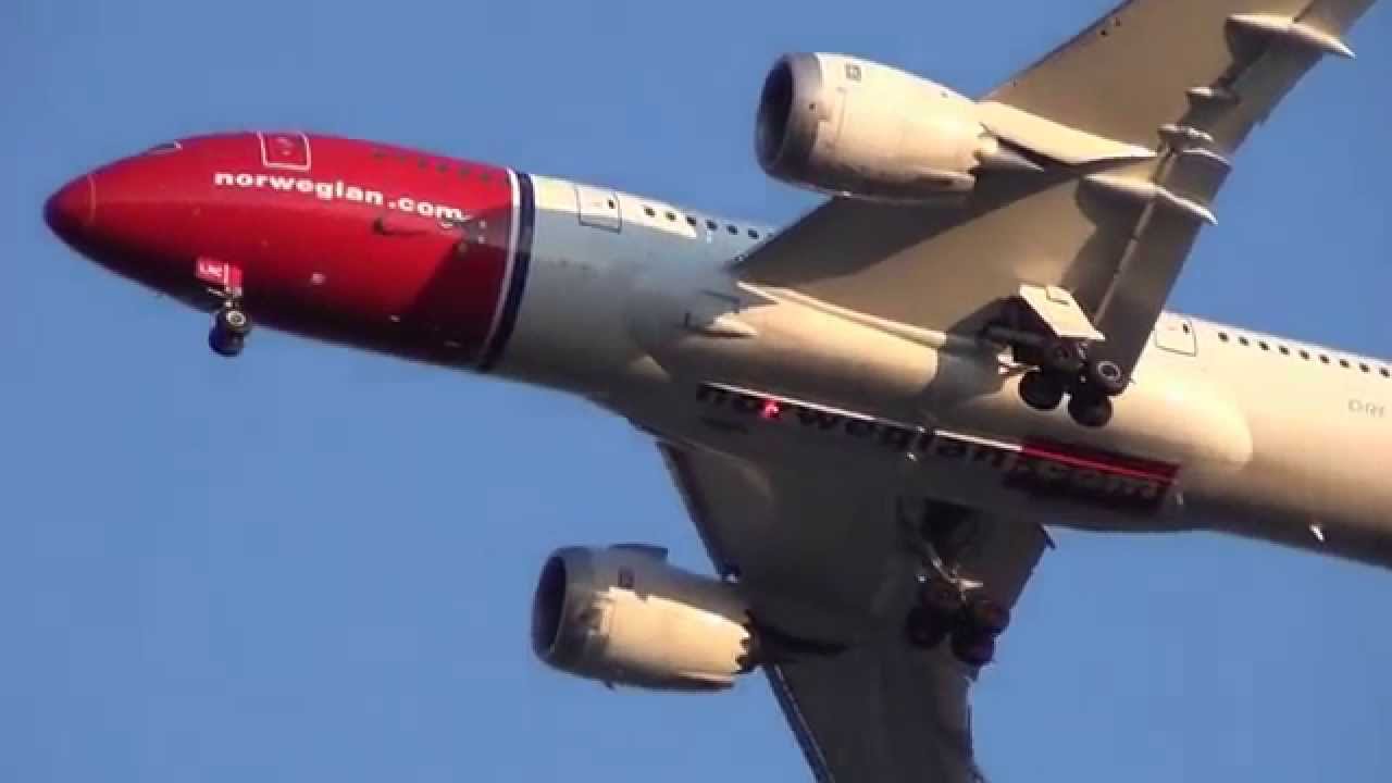 Norwegian Air Shuttle Boeing 787-8 Dreamliner landing at JFK by jonfromqueens