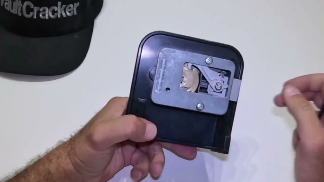 Как изменить комбинацию на механическом дисковом замке Lagard 3330.