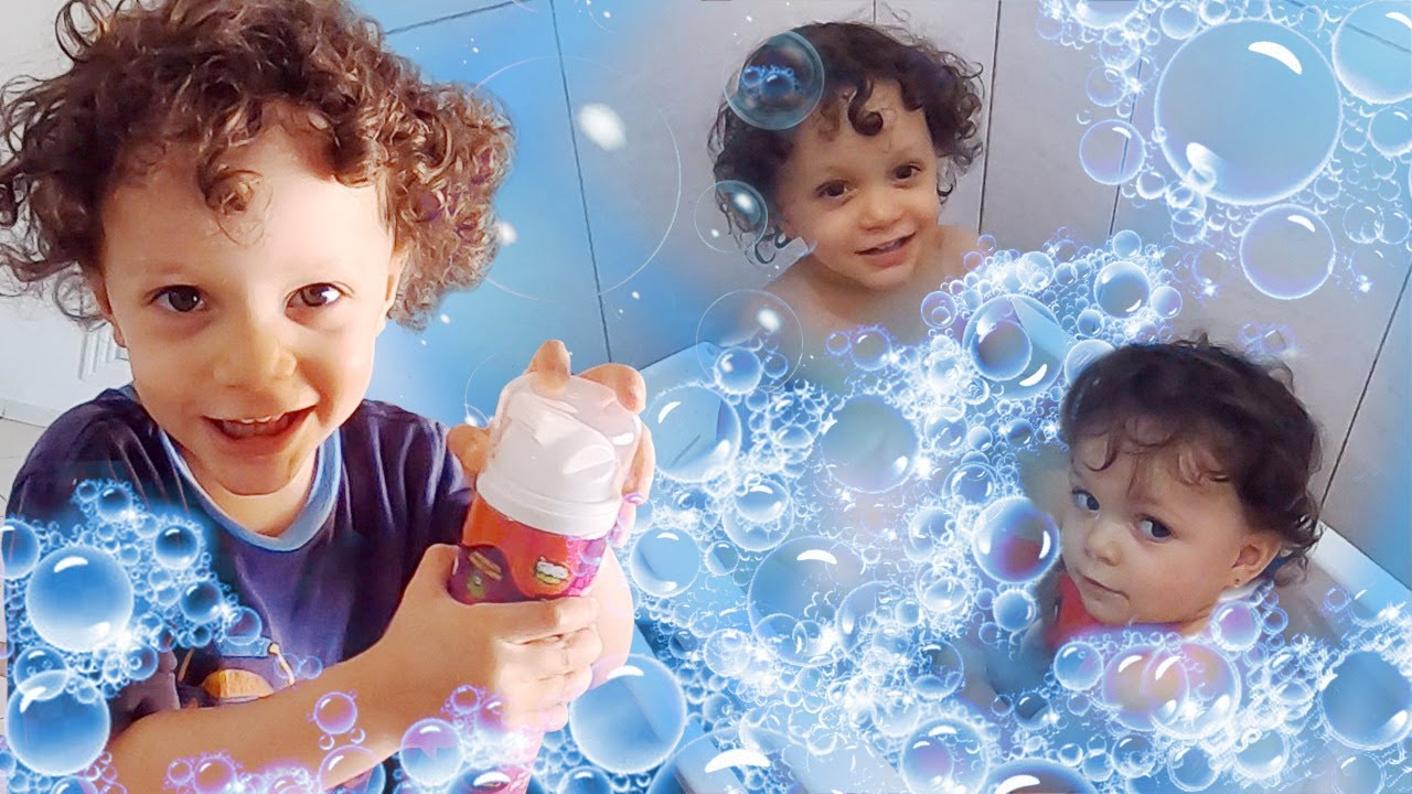 BANHO DIVERTIDO COM ESPUMA COLORIDA!