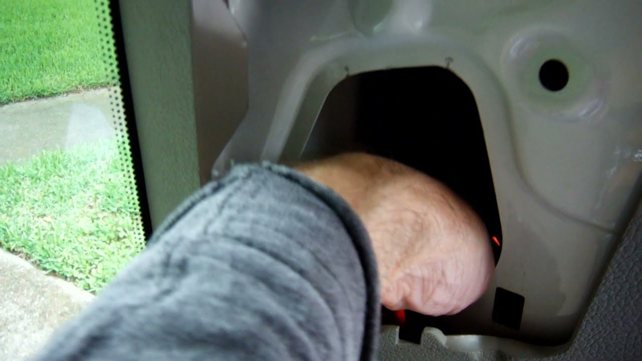 02 Volvo V70 Upper Tail Light Removal