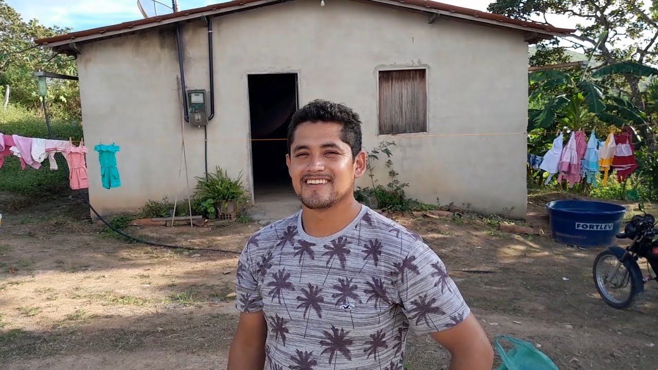 ELE LARGOU O EMPREGO NA CIDADE PARA AJUDAR AS FAMÍLIAS CARENTES NO SERTÃO NORDESTINO