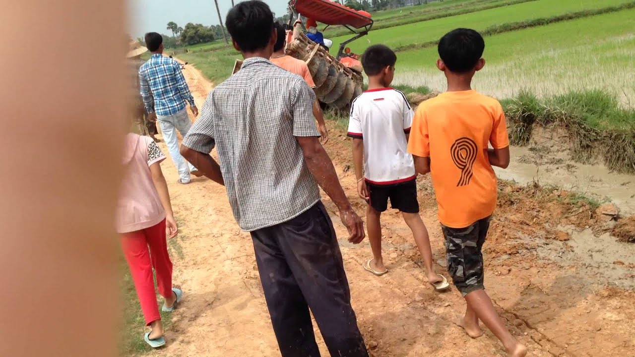 Extreme Situation Tractor KUBOTA M6040SU At Work in Cambodia