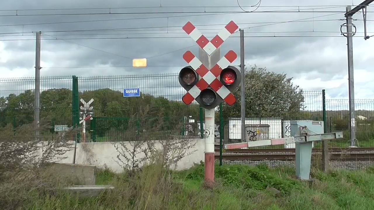 Passage a niveau supprimé Obourg/ Gesloten overweg /Abandoned Level Crossing/ Bahnübergang