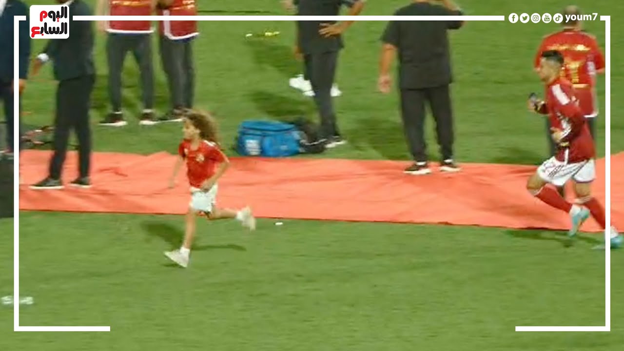 شاهد ما فعله رضا سليم مع اينة السولية بعد فوز الاهلي بأفريقيا