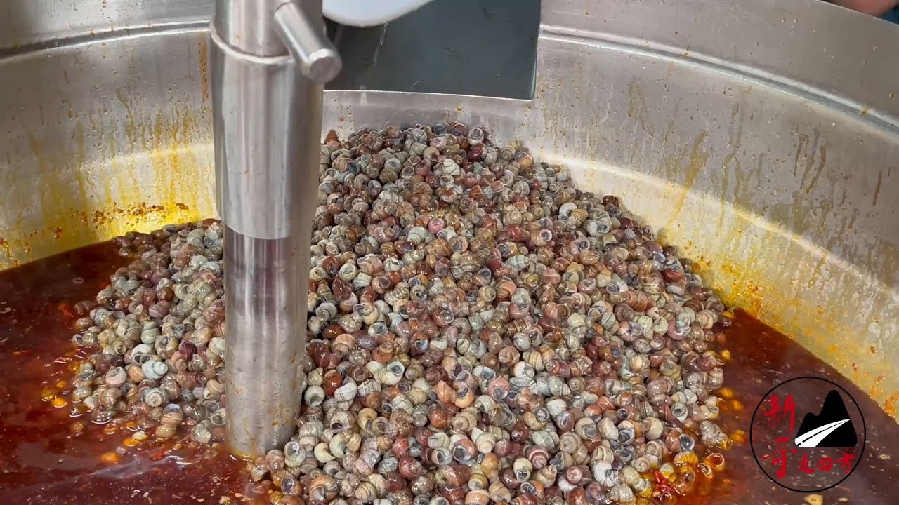 湖南帅哥卖田螺，牛油炒制牛汤煮，嗦螺味道赛牛肉，日产60000斤