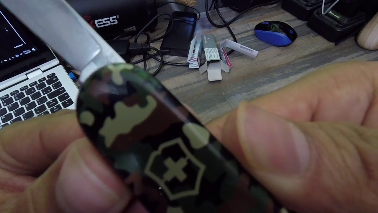 #21 Victorinox Huntsman Camo