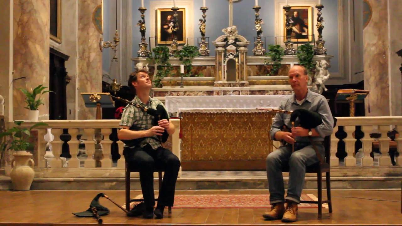 Hamish Moore and Fin Moore live in Livorno ( Italy) part 1