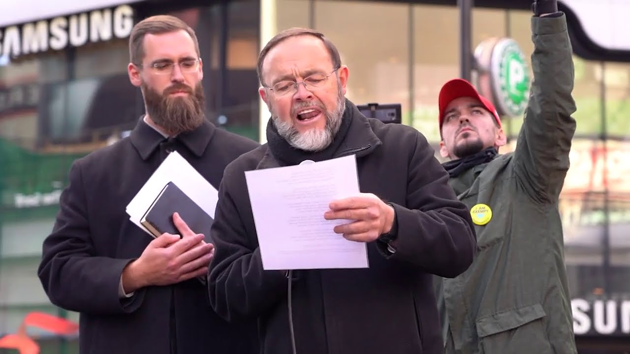 Pastor Hildebrandt at Dundas Square 28.11.2020