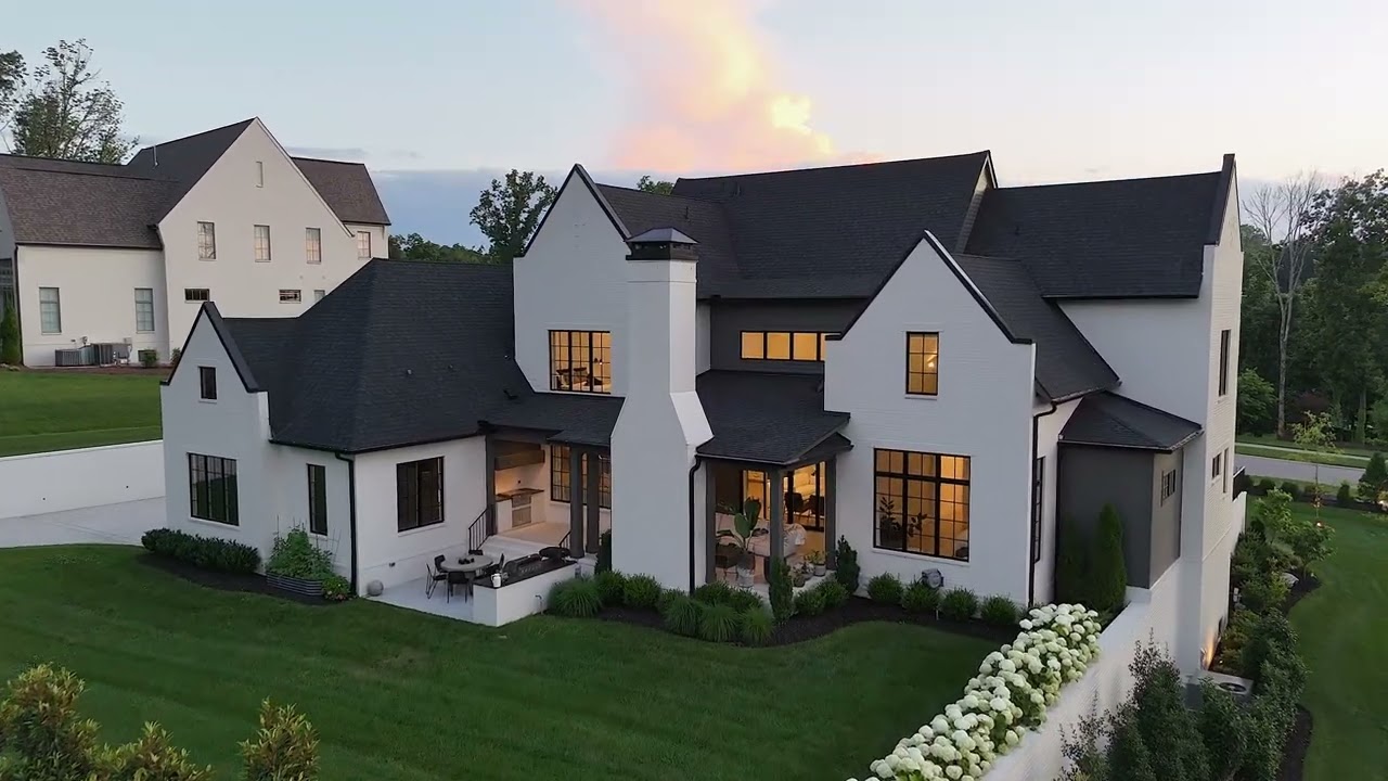 8476 Heirloom Blvd College Grove, TN 37046