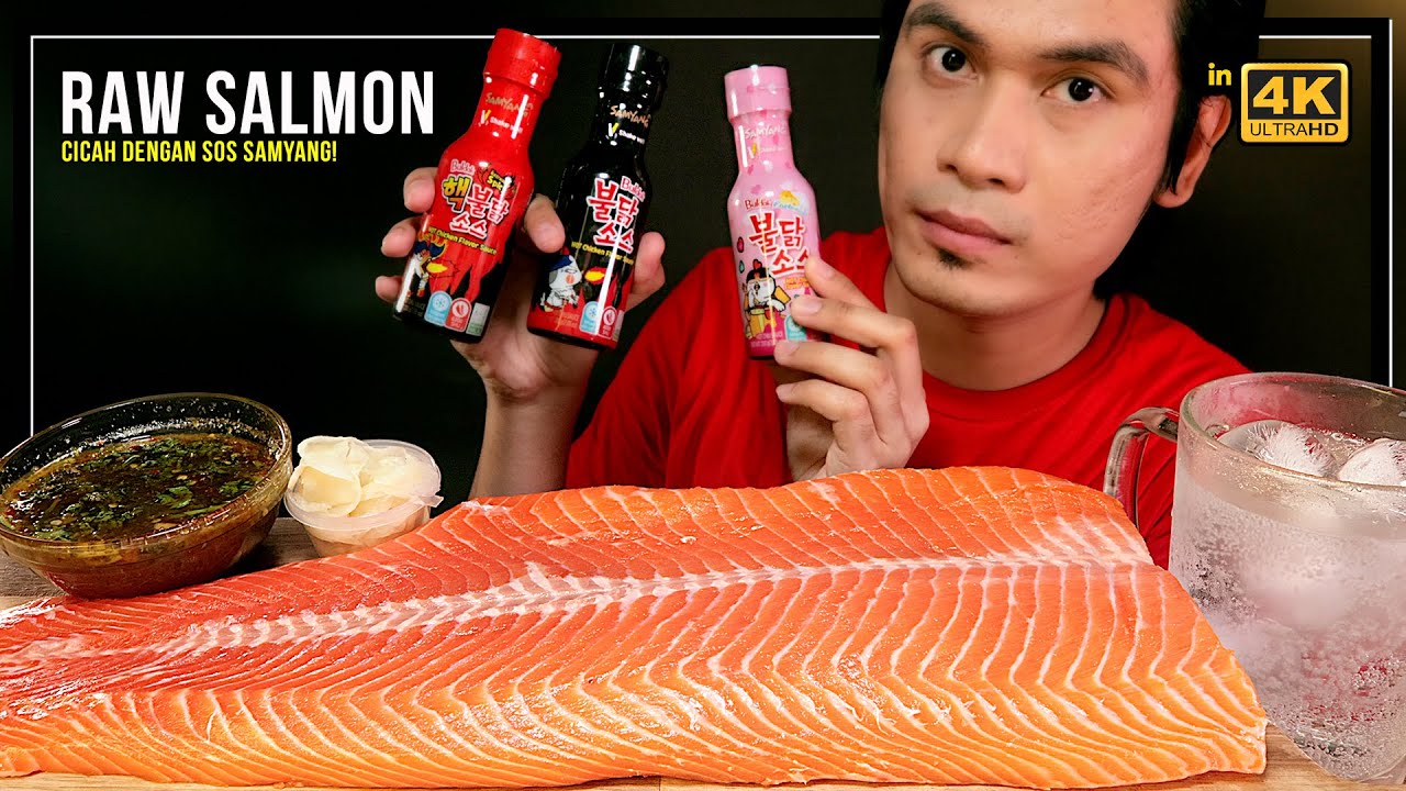 pengganti KATE YUP makan 2KG RAW WHOLE SALMON! (Mukbang Malaysia) cicah sos samyang!