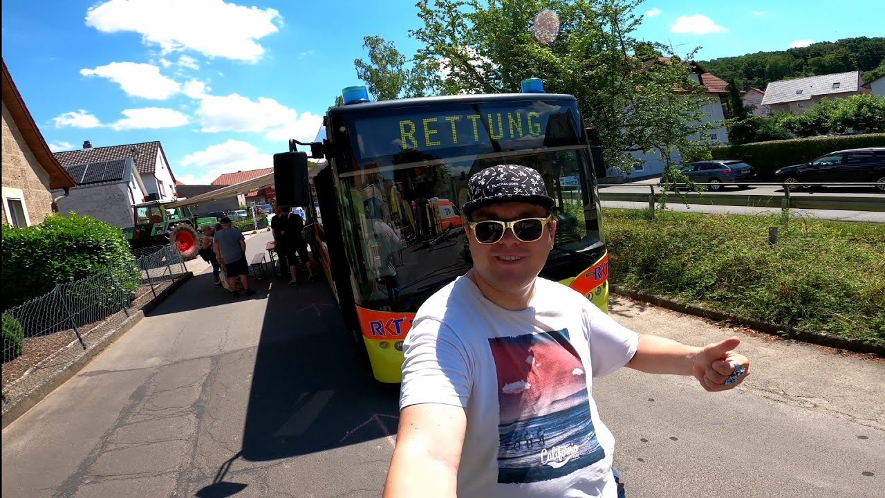 Rettungsbus des RKT e.V Verein für Rettungsdienst und Katastropheschutz in Bayern Theilheimatfest