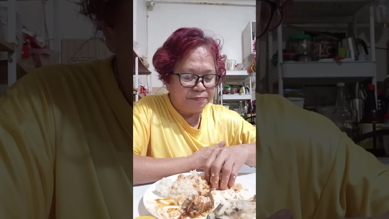 Kain Po Tayo ulam ko ay garlic chicken at paksiw na tilapia..