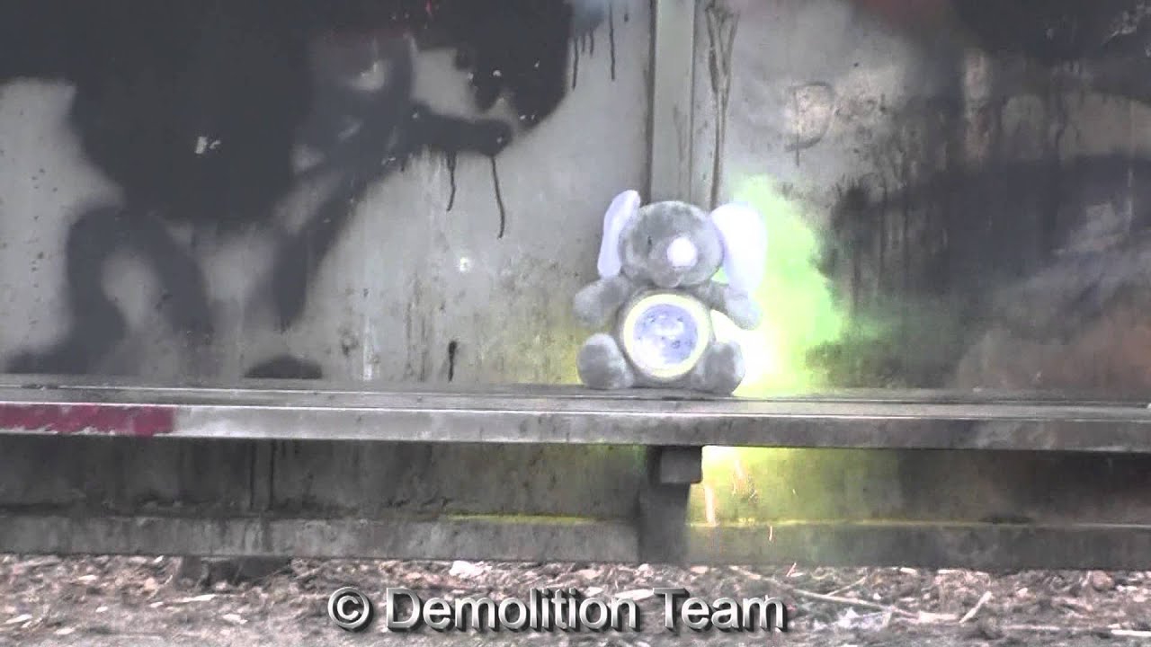 Nitraatbom VS Olifant / Elefant / elephant