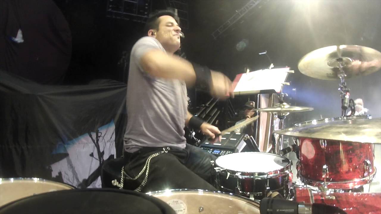 Rich Redmond w/ Tyler Farr "Guy Walks Into a Bar"