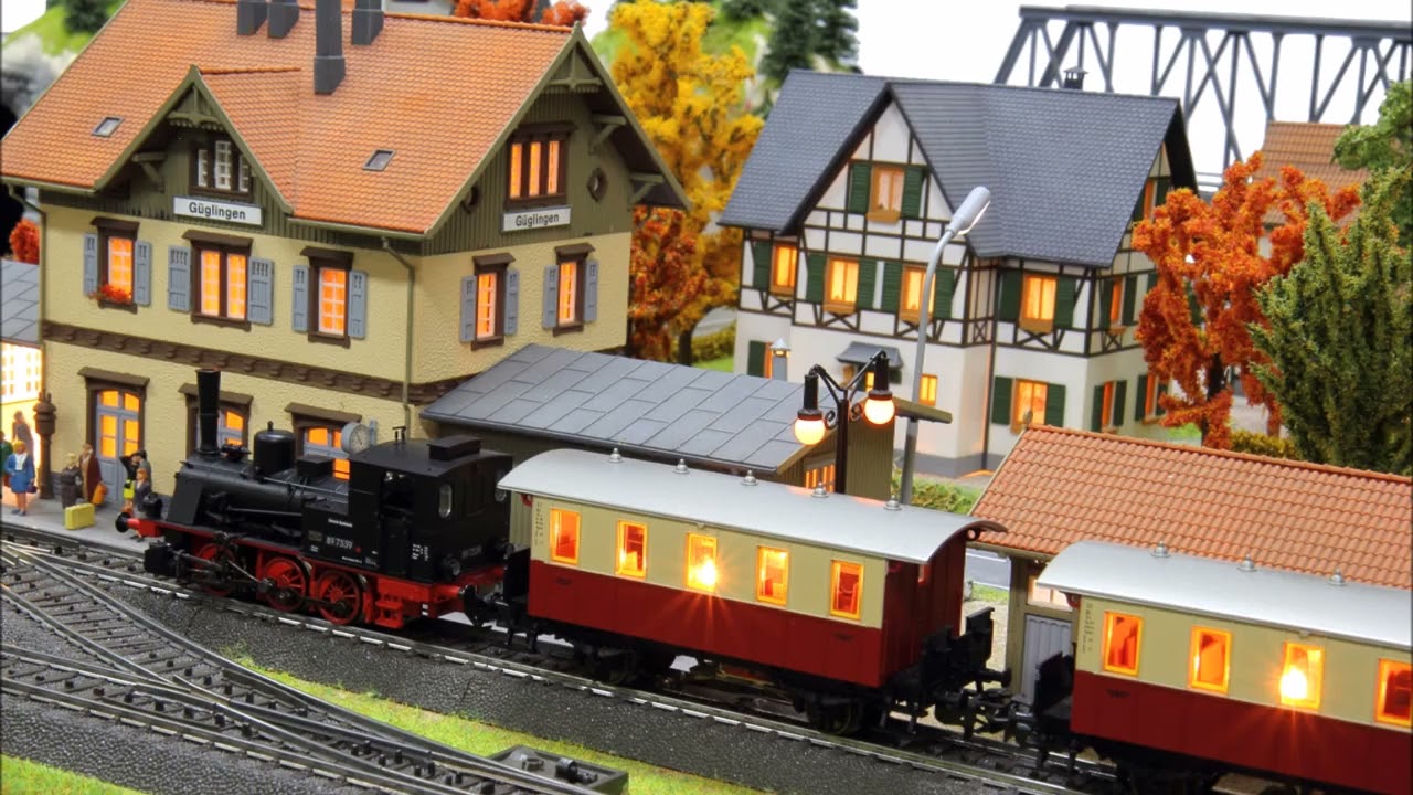 Noch Fertiggelände Rosenheim 2 Züge fahren gleichzeitig!