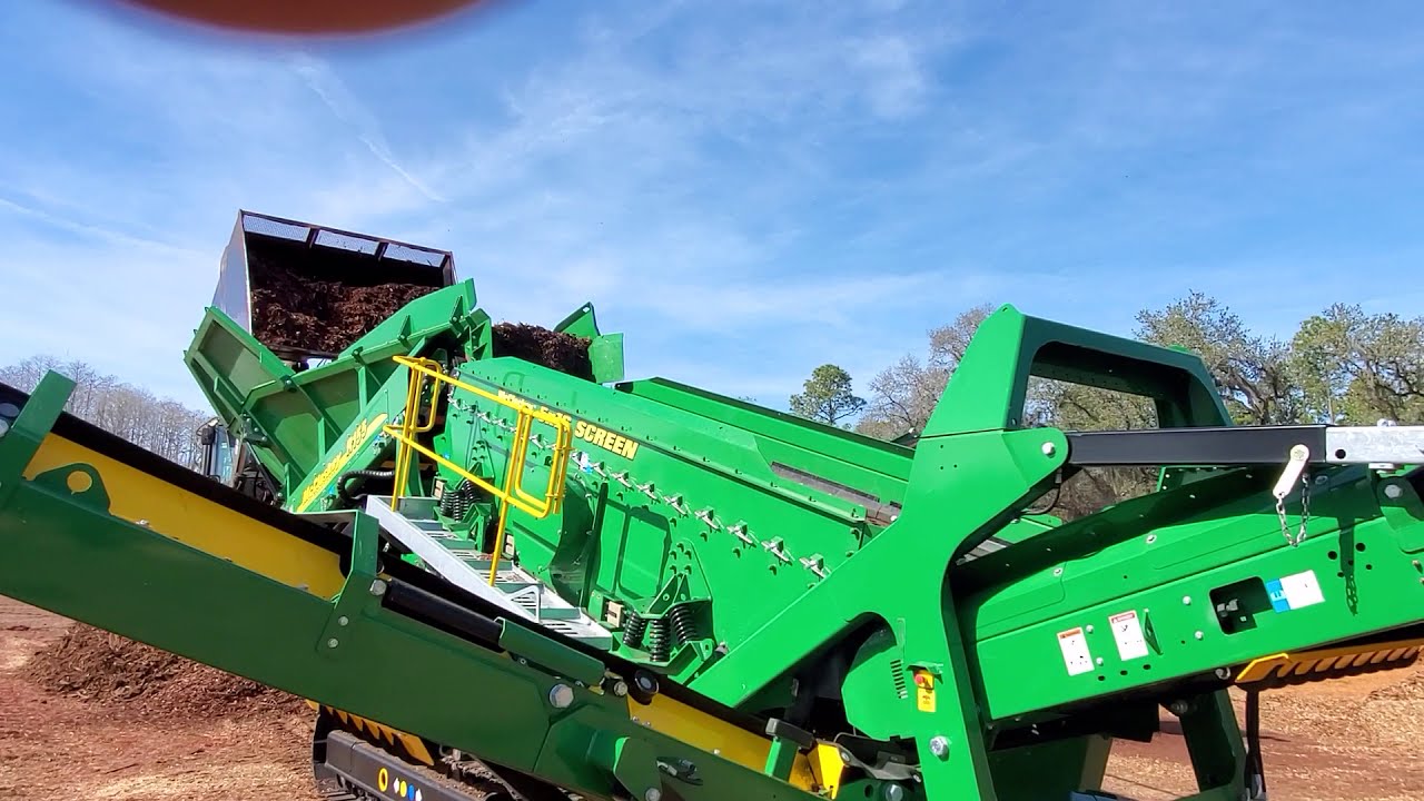 McCloskey R155 Screening Fines from Mulch.