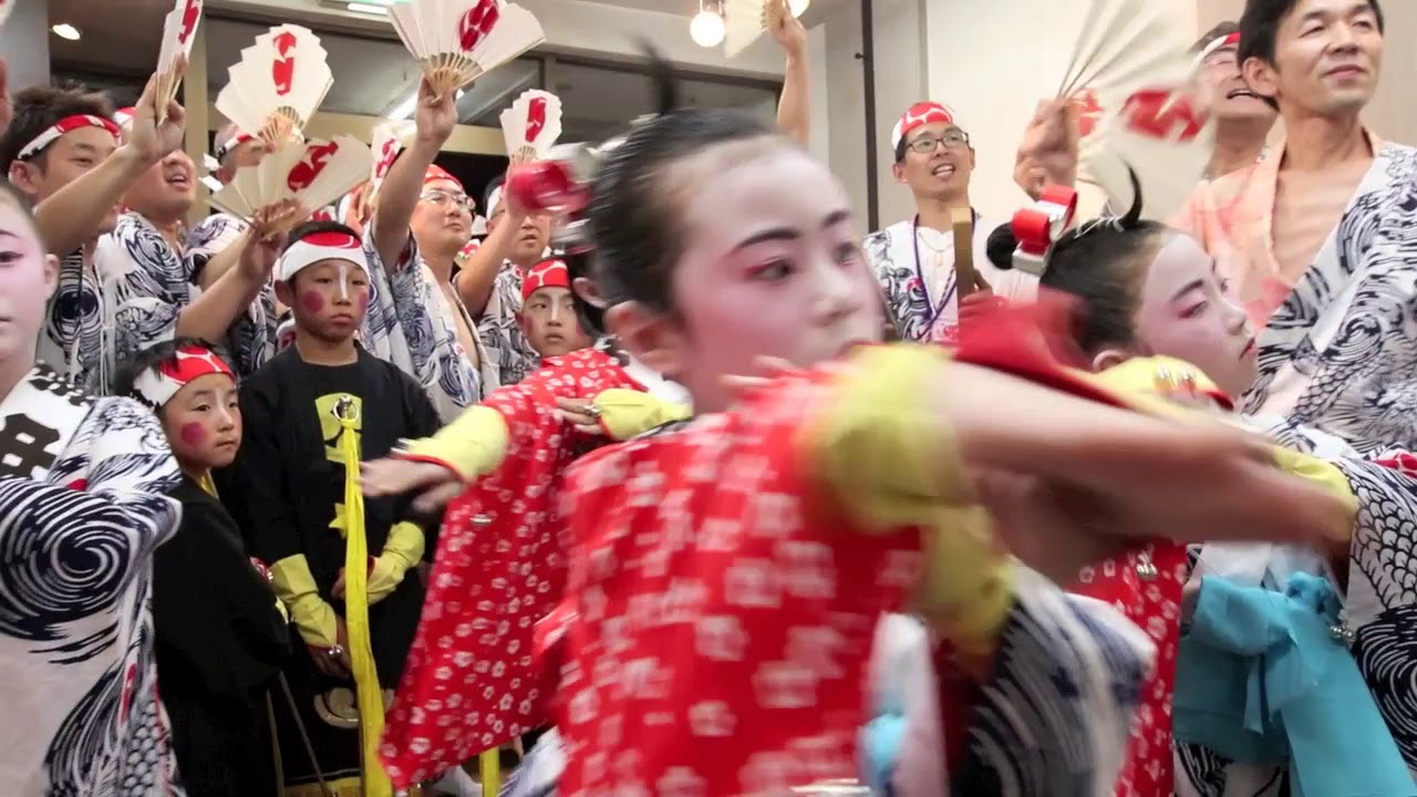 燕戸隠神社春祭りで万灯が競演