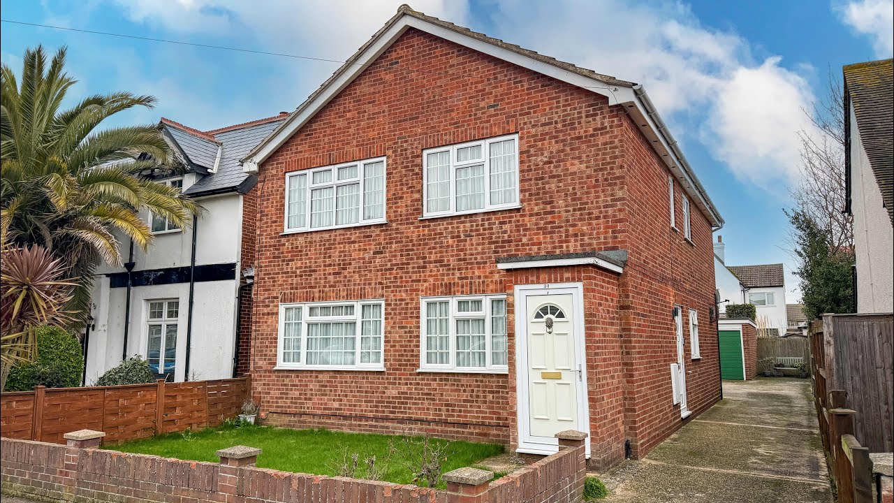 BEAUTIFUL GROUND FLOOR MAISONETTE NEAR TOWN, STATION & SEA FRONT - Freehold Included In Sale