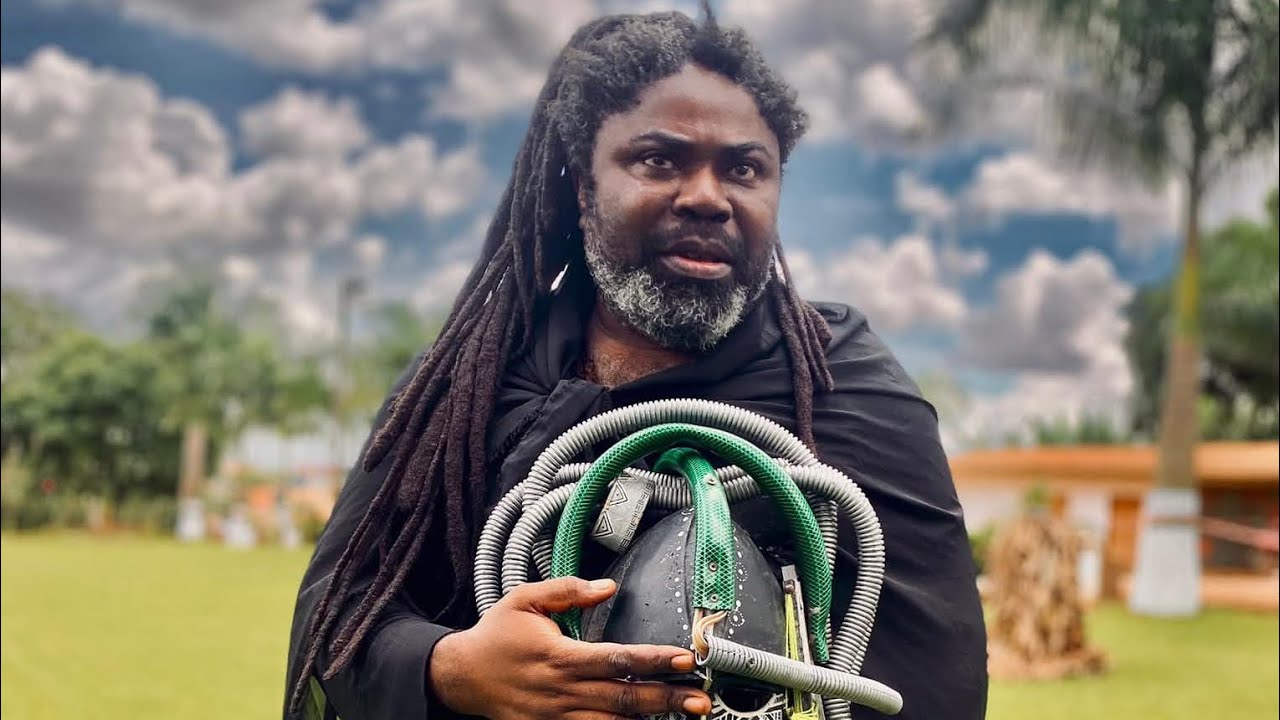 Le Gourou de l'art performance au Cameroun Christian Etongo est Face à Eric Christian NYA.