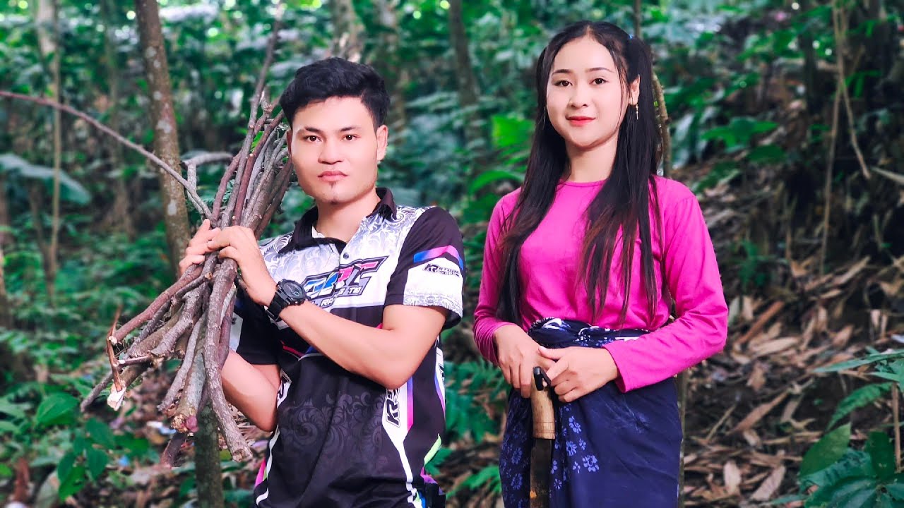 WOOW..‼️DUDA GANTENG DARI KOTA RELA BANTUIN NENG INEU JANDA CANTIK CARI KAYU BAKAR
