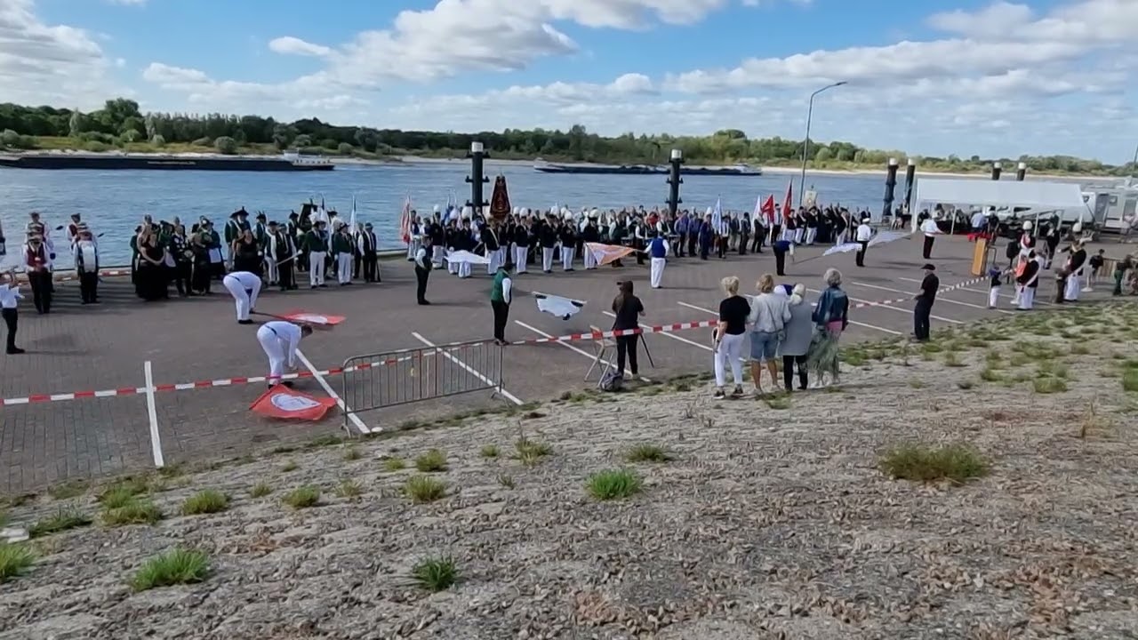 Gezamenlijk Vendelen tijdens Gelders Eiland Treffen op zondag 28 mei 2022 bij de Kade in Tolkamer.