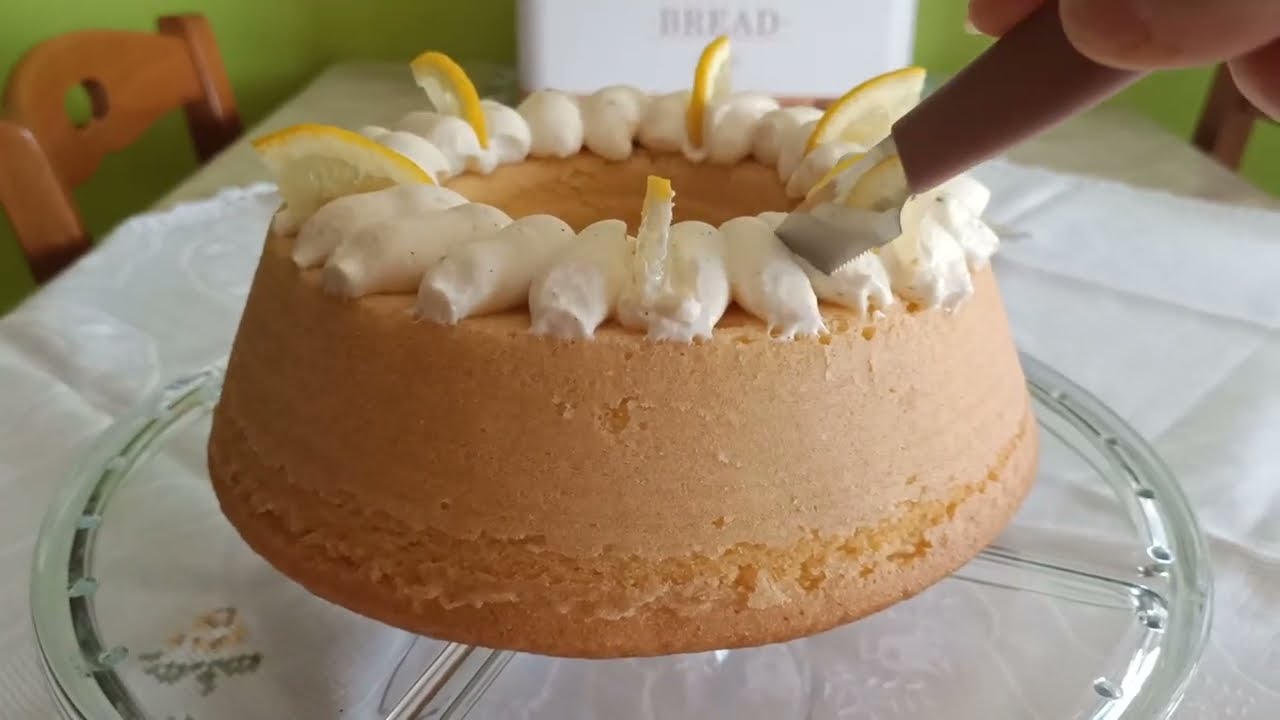 Ciambella al limone con glassa al formaggio spalmabile al gusto di limone