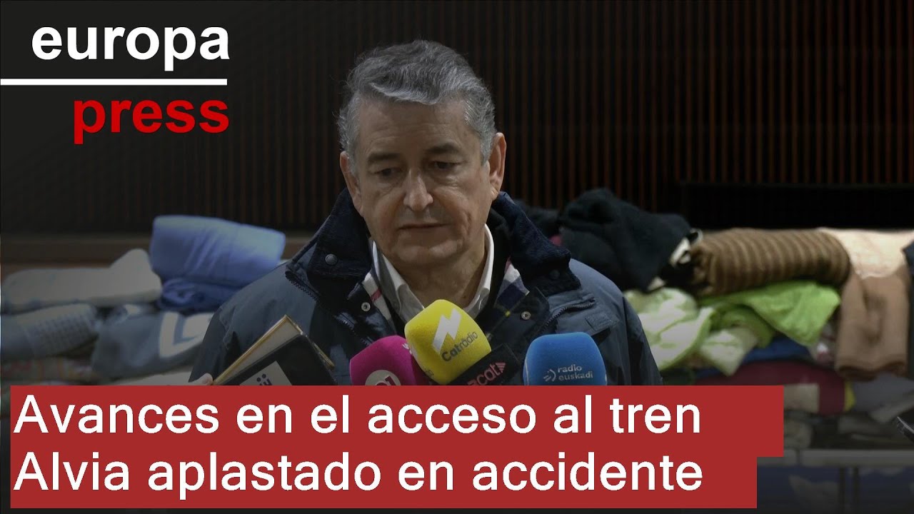 Realizan trabajos de "precisión" en Adamuz para cortar vagones del Alvia "aplastados"