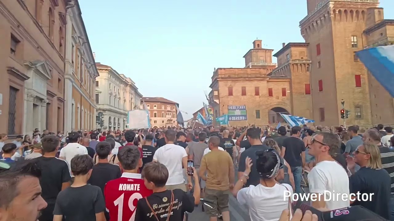 Il corteo di Ferrara per la sua Spal... 🩵🤍