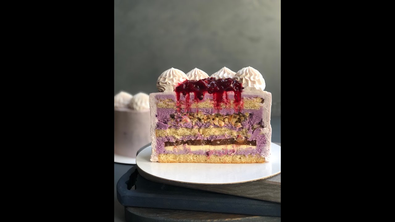 Торт Байкал с можжевельником, кедровым орехом и брусникой